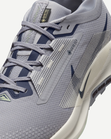 Кроссовки REACTX PEGASUS TRAIL 5 GTX M (RU 43.5 EU 44.5 USm 10.5 СМ 27.5; cement grey/jade horizon/burgundy crush/midnight navy)